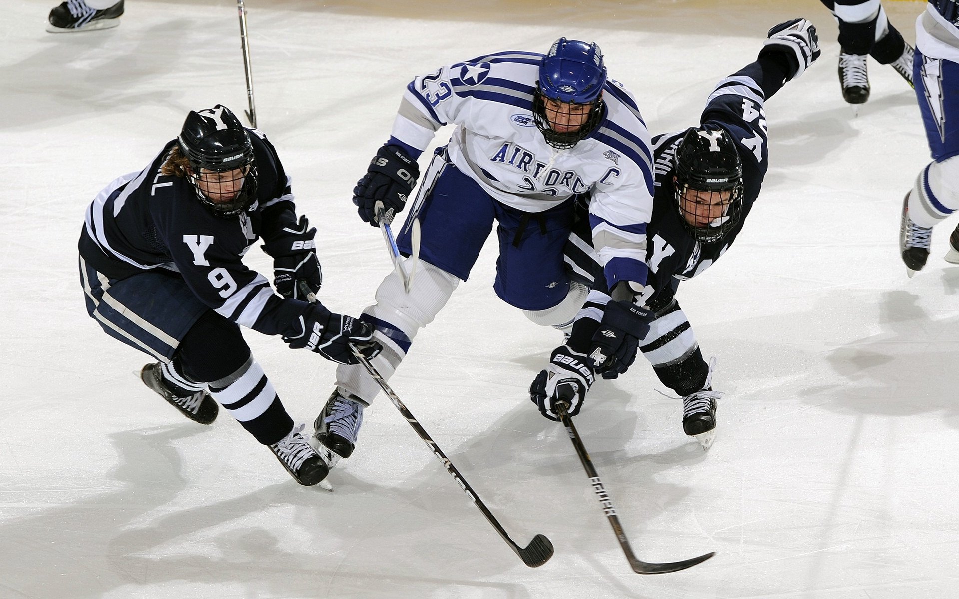 开云官网APP下载-国内转播解说水平是否影响联赛形象输出，解说算主持人吗